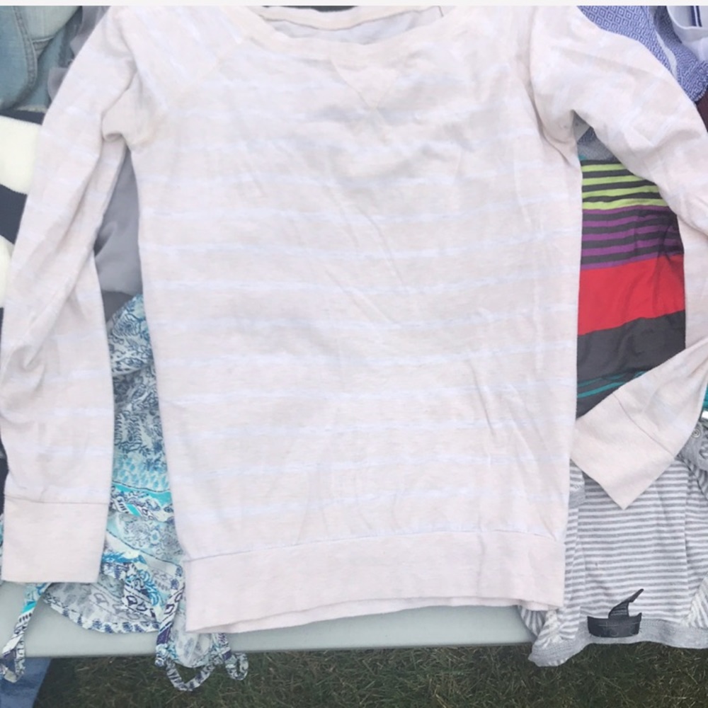 Women’s American Eagle Top • Medium